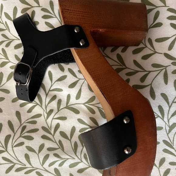 70's Inspired Heels - Picture 3 of 4